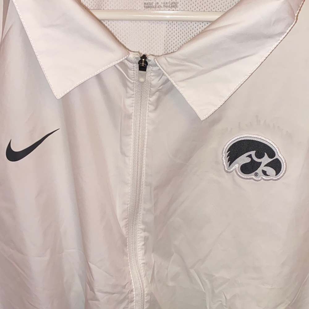 Iowa Hawkeyes Nike Half Zip Lightweight Coaches Jacket in Black & White - Picture 3 of 5